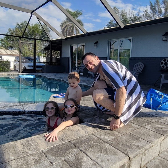 Meet Your Posher, Ehren - Picture 3 of 12